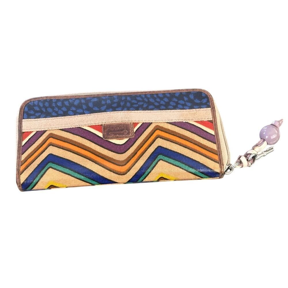 Fossil Key-Per Coated Canvas Zig Zag Print Zipper Purse Wristlet Wallet